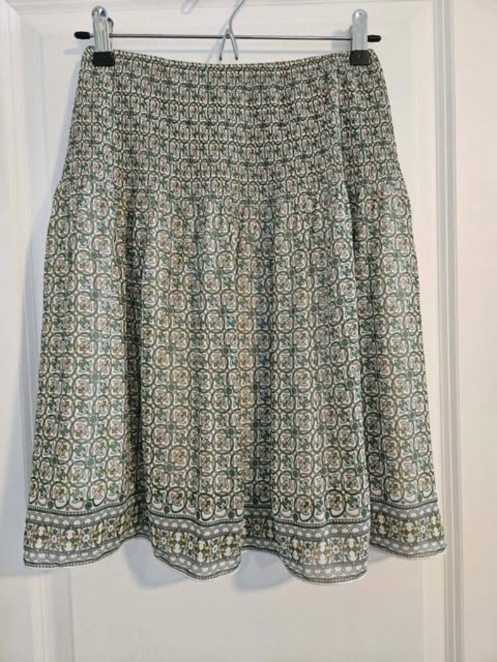 Max Studio XL Boho Knee-Length Skirt Green Gold Tile Print Smocked Waist Lined